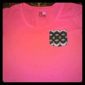 ???Cute coral colored T-shirt, with a black lace p