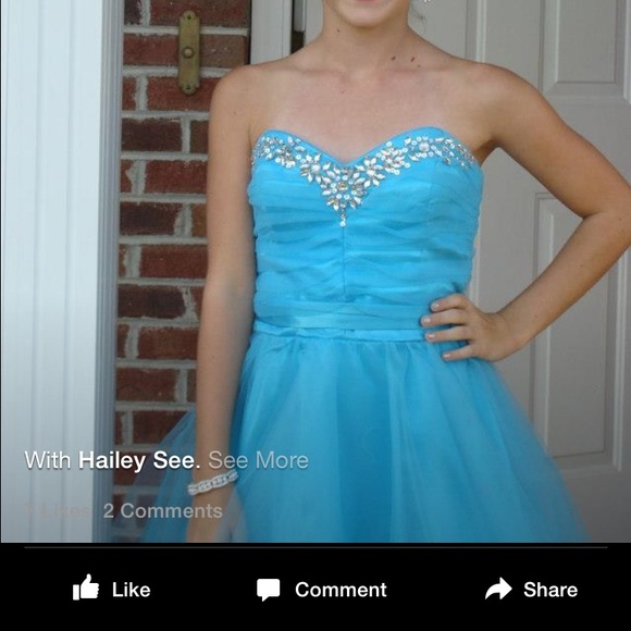 Homecoming dress - Picture 2 of 2