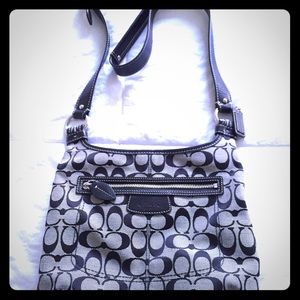 Authentic Coach cross body purse. It’s a Steal!
