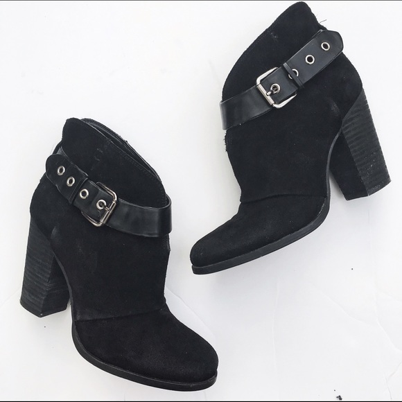 Perfect Black Seude Bootie
