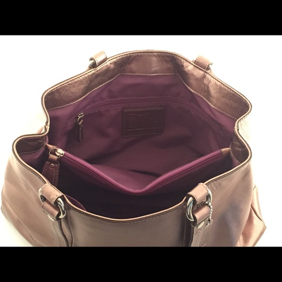 Coach tote🔴SOLD🔴 - Picture 2 of 2