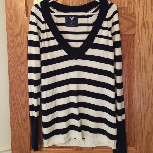 American Eagle sweater