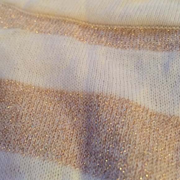 Gold and white sweater - Picture 2 of 4