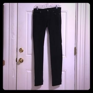 Black skinny jeans.