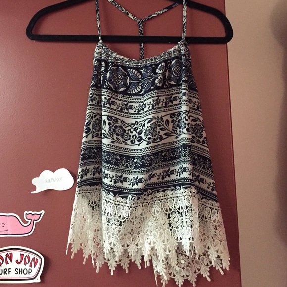 LA hearts patterned lace crop top