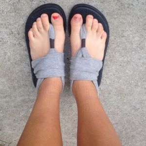 Sanuk yoga slings!! (New)