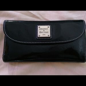 Dooney and bourke wallet