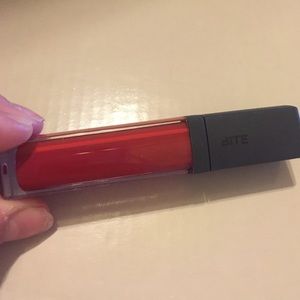 Bite Beauty Cashmere lip creme in Rioja