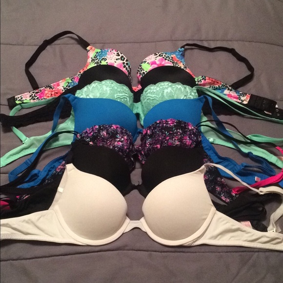 7 VS Pink barely worn bras - Picture 1 of 1