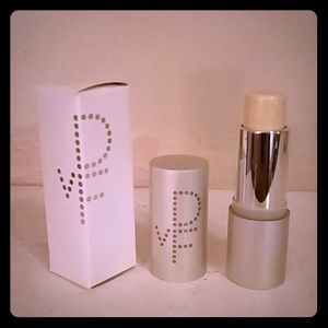 Diane Von Furstenberg Highlighting Eclipstick