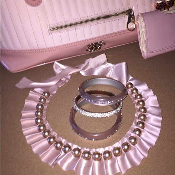 Elegant Pink pearl ribbon necklace w/cute bangles!