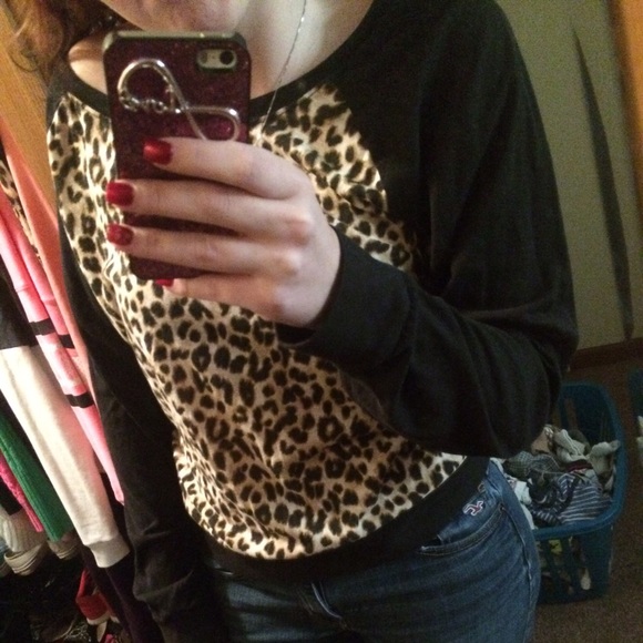 VS Pink long sleeve cheetah print - Picture 2 of 3