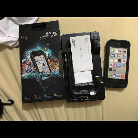 Frē Lifeproof case for iPhone 5c - Picture 4 of 4