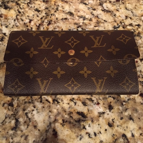 Louis Vuitton Wallet - Picture 1 of 3