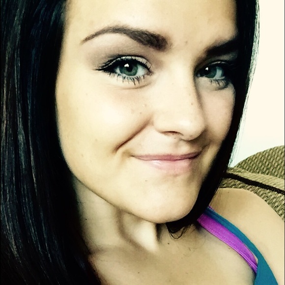 Meet your Posher, Alyson