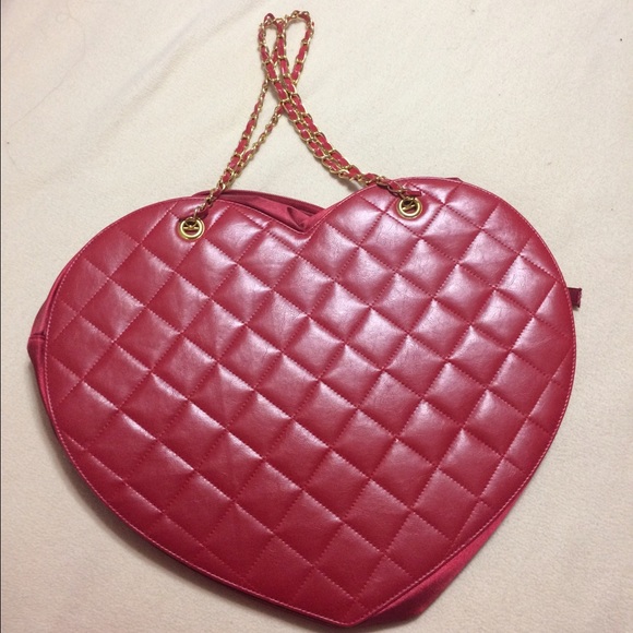 Fredricks of Hollywood heart shaped purse