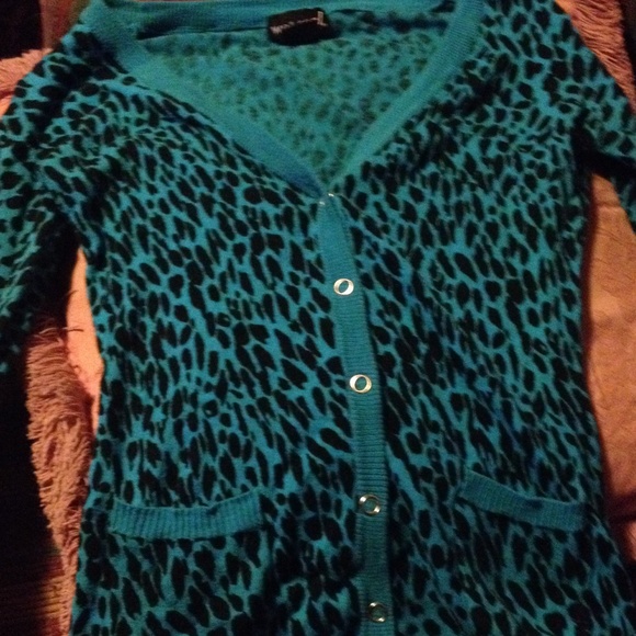 Wet seal blue cheetah print - Picture 2 of 4