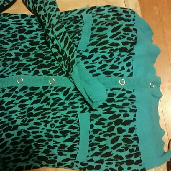 Wet seal blue cheetah print - Picture 3 of 4