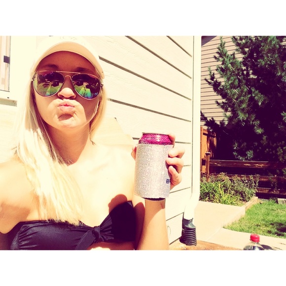 Meet your Posher, Amanda - Picture 2 of 2