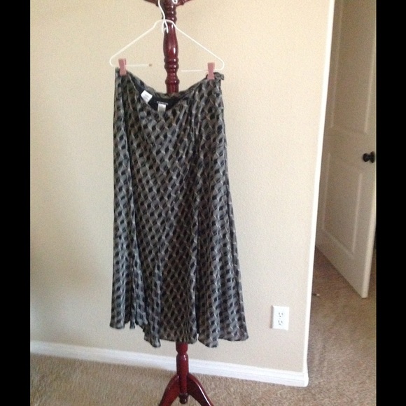 Ankle length , elegant ruffled bottom,