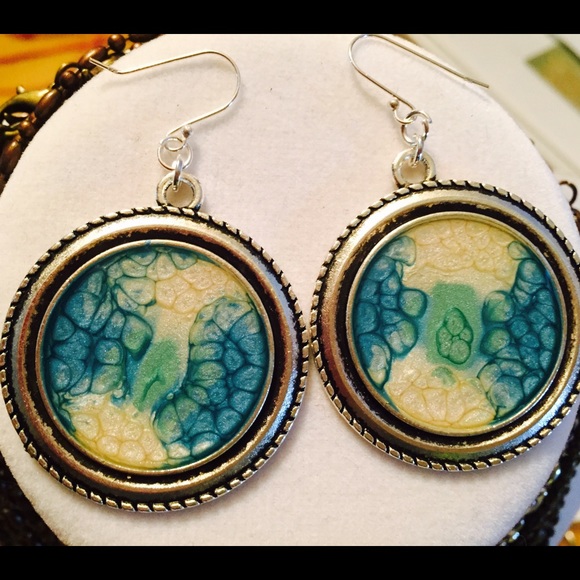 NWT! Blue and white drop earrings