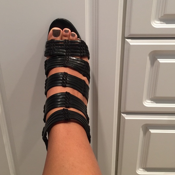 Sigerson Morrison bondage strap leather heel. - Picture 3 of 4