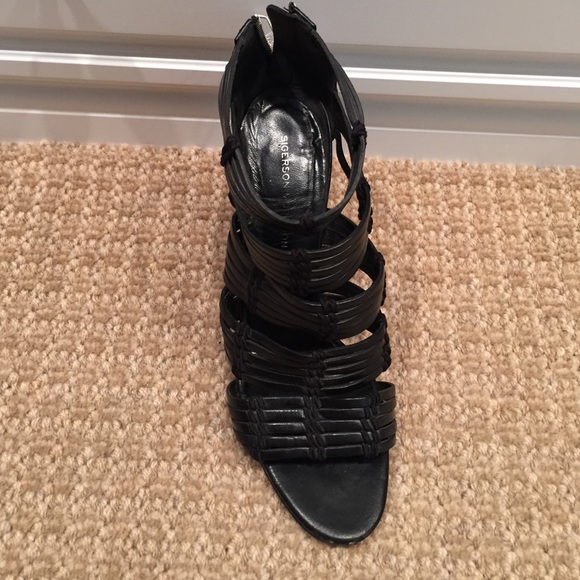 Sigerson Morrison bondage strap leather heel. - Picture 4 of 4