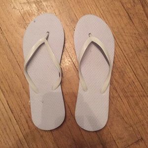 White knock off Havaianas