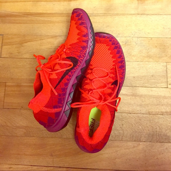 NWOT Women's Nike Flyknit Free 3.0