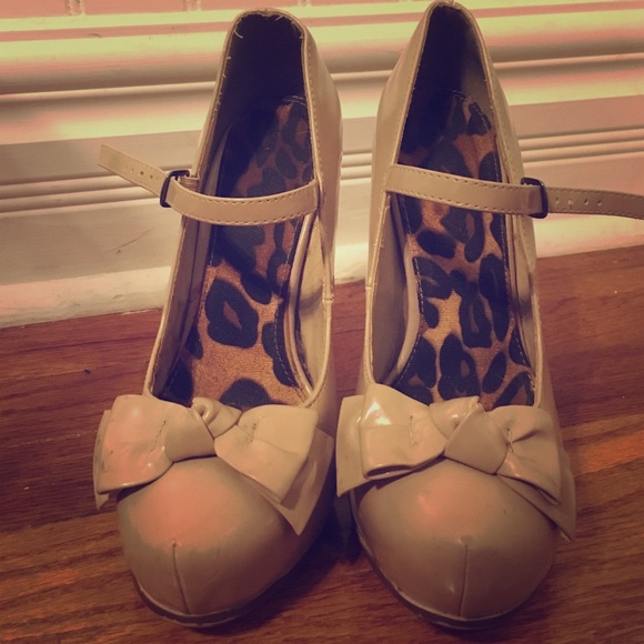 Nude heels with Bows