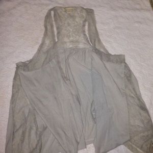 No-Sleeve cardigan with lace