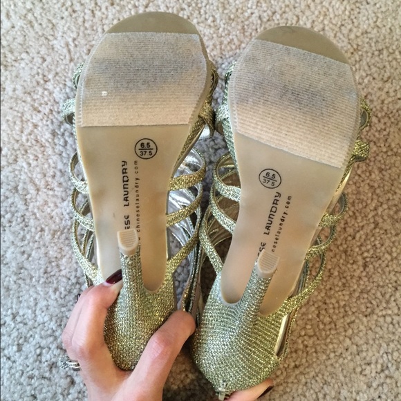 🚫SOLD IN BUNDLE!🚫Gold glitter heels w/ zipper - Picture 2 of 4