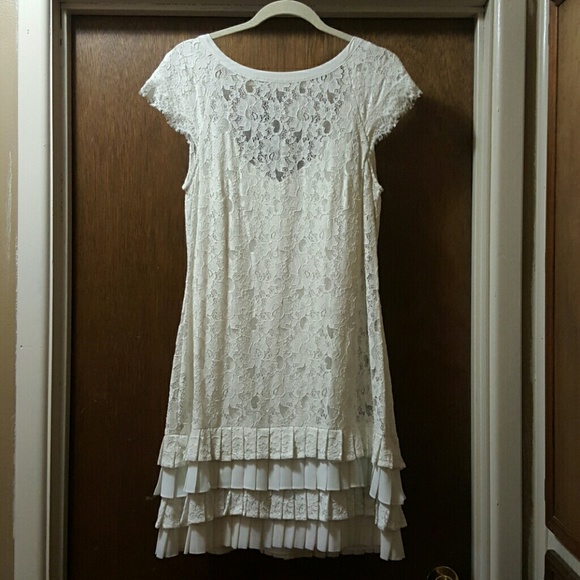 Jessica Simpson lovely dress.