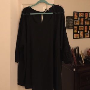 Never worn old navy black tunic style lace sleeve