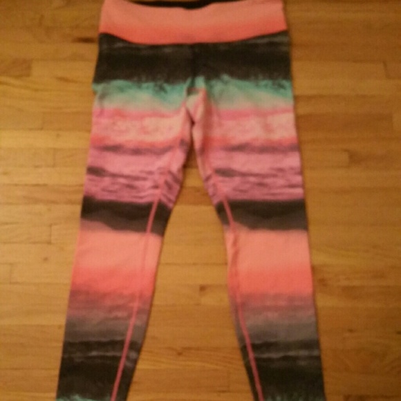 SOLD Lululemon Beachscape size 8 - Picture 1 of 4