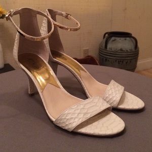 Michael kors white Kristen kitten heel size 11