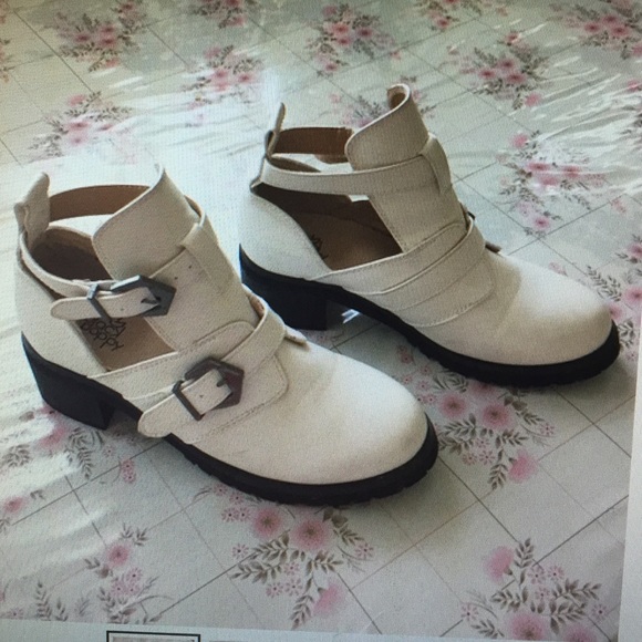 Pacsun boots (resell)