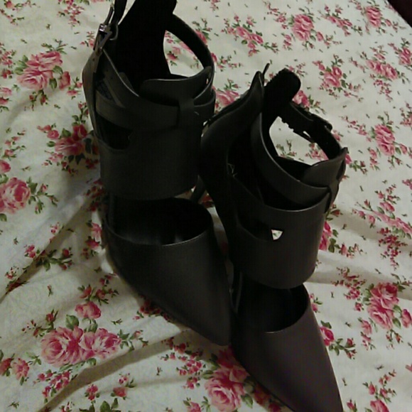 Never worn Grey Aldo high heels