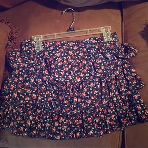 Cute mini ruffled skirt