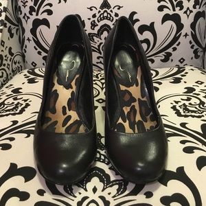 Jessica Simpson Round Tor Black Pump Sz 6.5