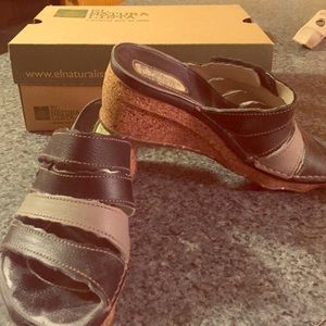 El naturalista sandal wedges