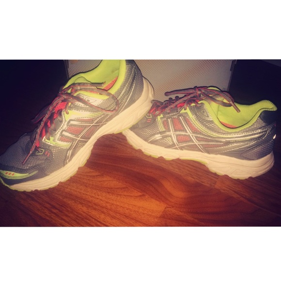 asics tennis shoes💚