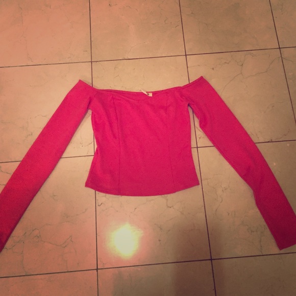 Off the shoulder Tobi crop top