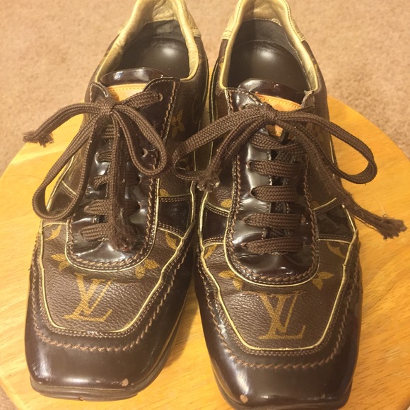AUTHENTIC Louis Vuitton Monogram Sneakers - Picture 1 of 4
