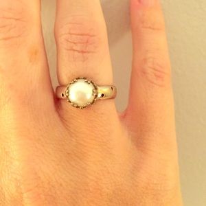 Pearl ring set in sterling silver