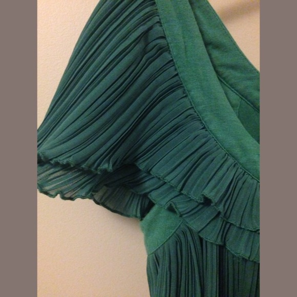 BCBG Aqua Teal Almost Off Shoulder Layered Ruffles - Picture 4 of 4