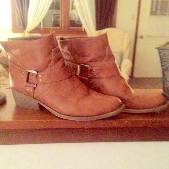 Forever 21 Shoes - Cute Ankle Boots