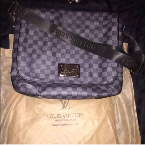 Cross body bag! Leather