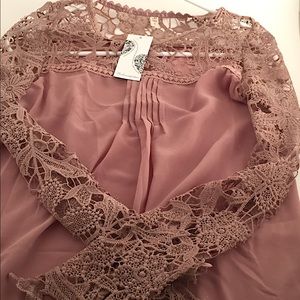 💕Closet sale! Everything must go! 💕 Boutique top