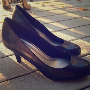 💙Black Closed-toed heels💙